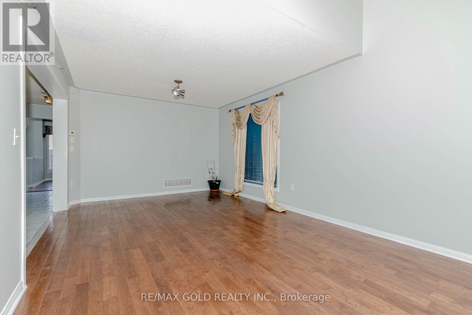 6 Wonder Way, Brampton, Ontario  L6P 1E9 - Photo 7 - W12150733