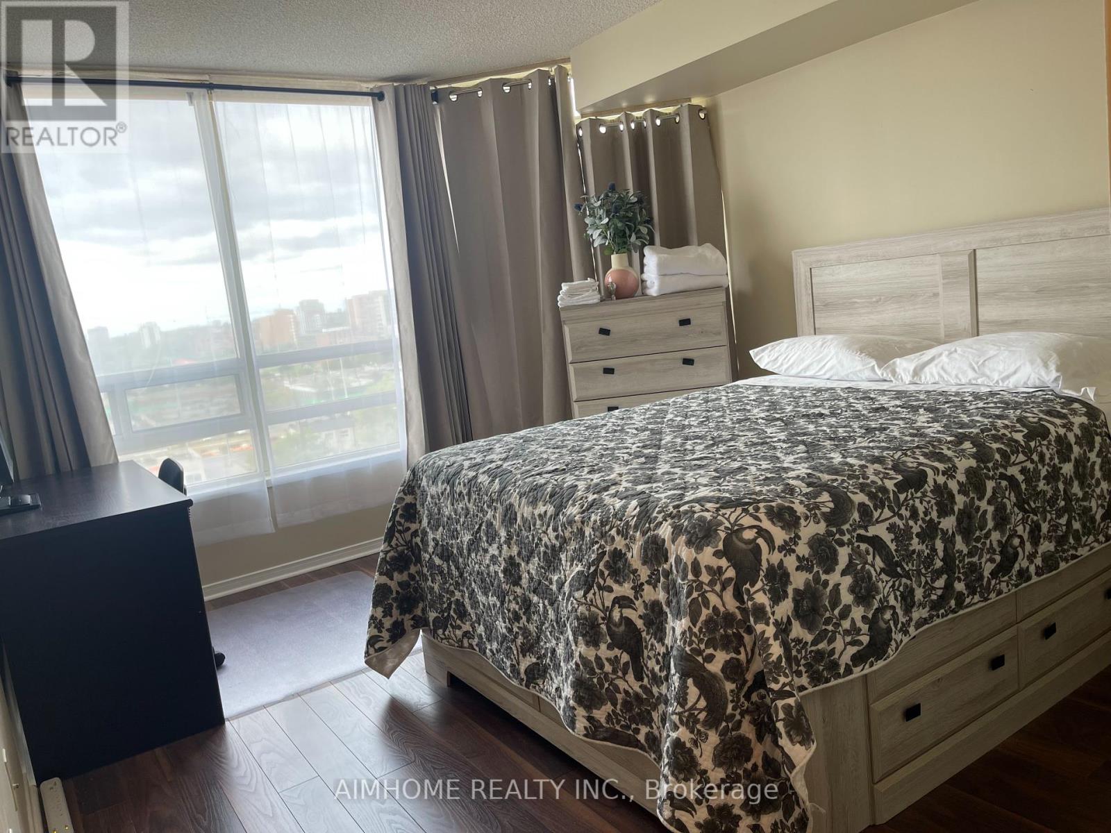 1104 - 75 King Street E, Mississauga, Ontario  L5A 4G5 - Photo 10 - W12166215