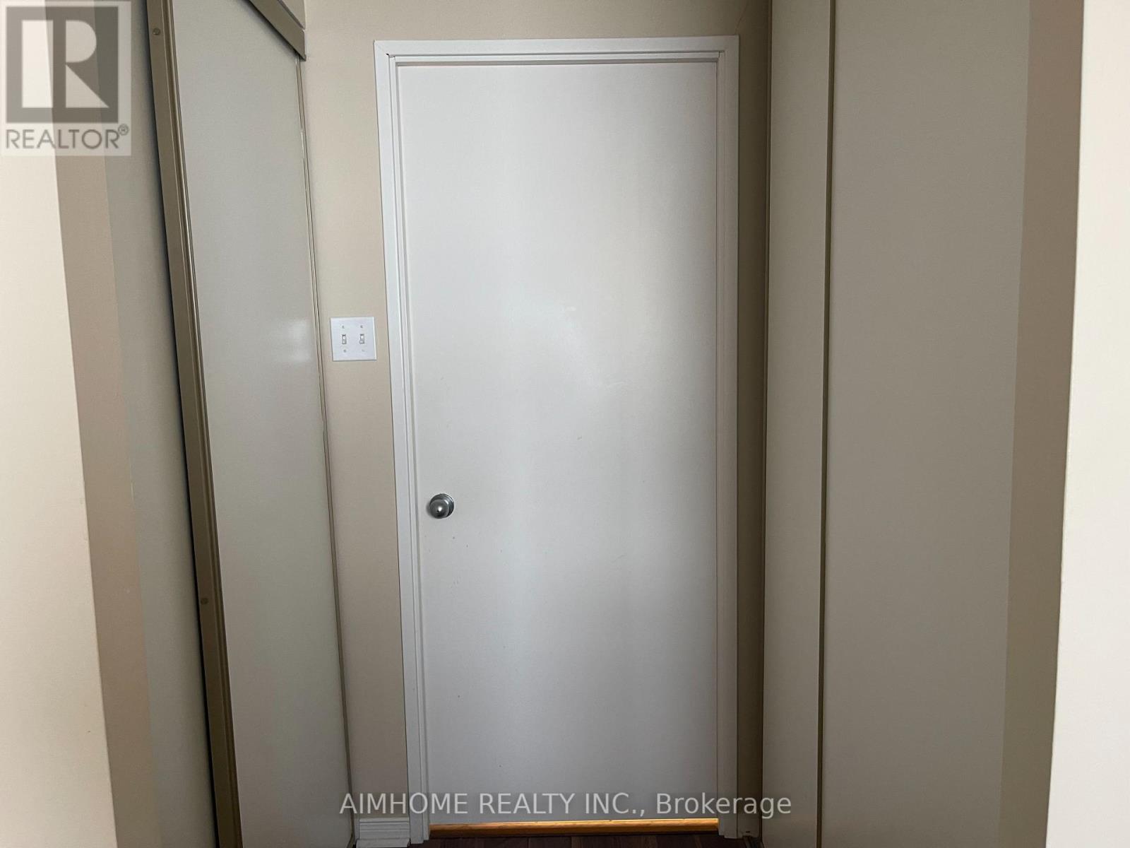 1104 - 75 King Street E, Mississauga, Ontario  L5A 4G5 - Photo 14 - W12166215