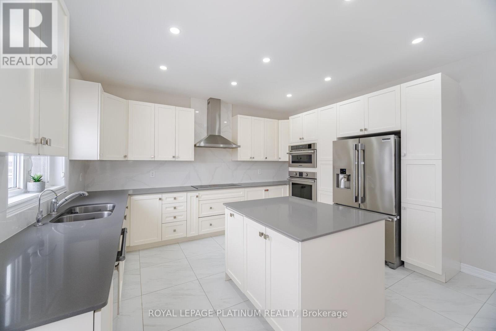 21 Smallwood Road, Brampton, Ontario  L7A 4Y7 - Photo 10 - W12166235