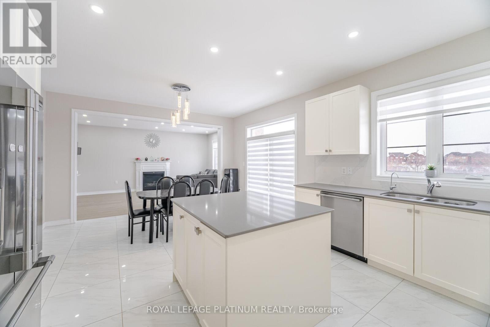 21 Smallwood Road, Brampton, Ontario  L7A 4Y7 - Photo 14 - W12166235