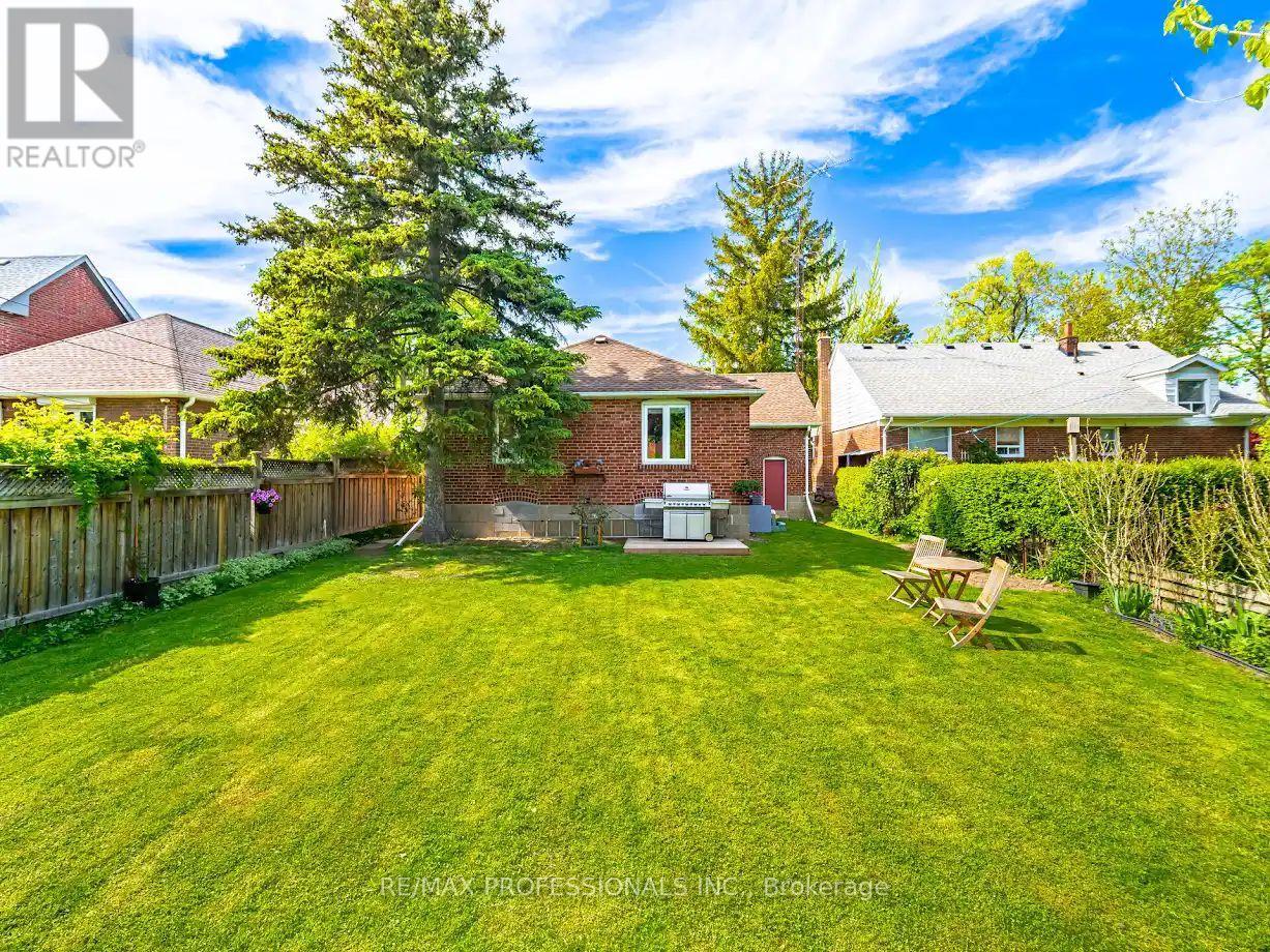 39 Old Oak Road, Toronto, Ontario  M9A 2W1 - Photo 42 - W12166238