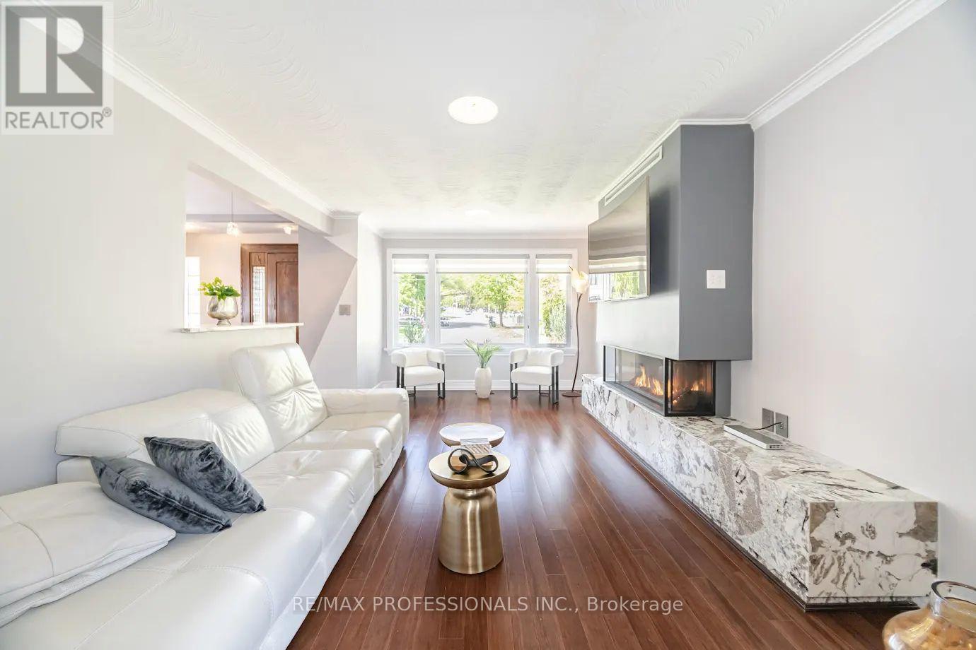 39 Old Oak Road, Toronto, Ontario  M9A 2W1 - Photo 6 - W12166238
