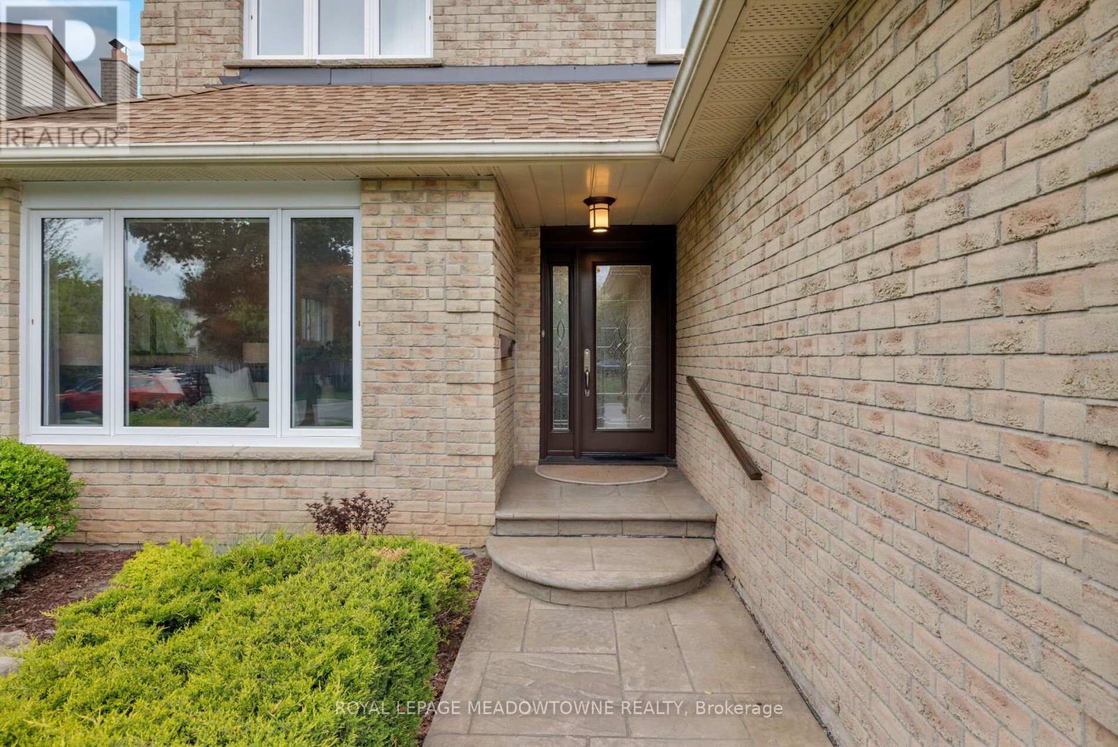 521 Vanier Drive, Milton (Bm Bronte Meadows), Ontario  L9T 4S3 - Photo 2 - W12166268