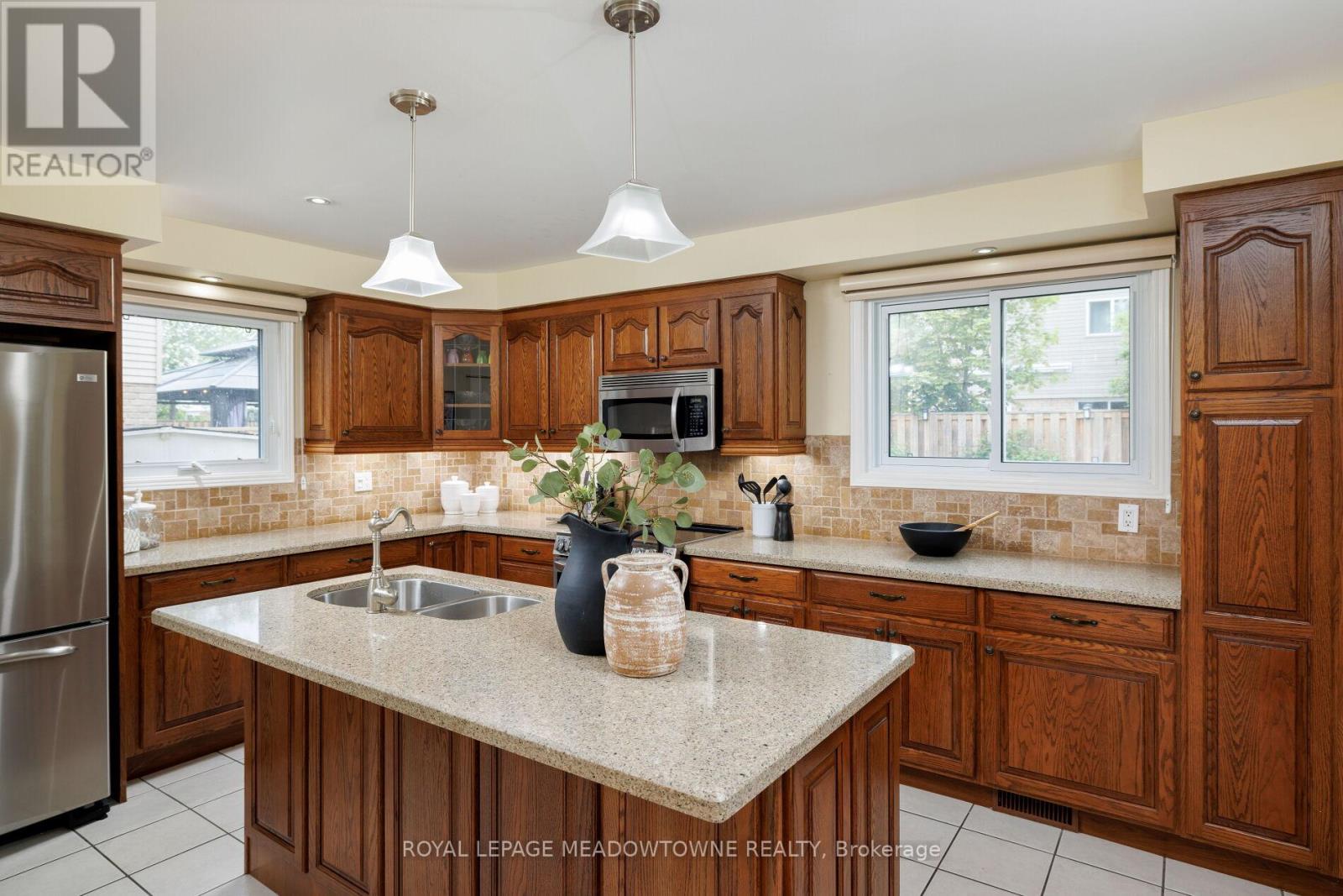 521 Vanier Drive, Milton (Bm Bronte Meadows), Ontario  L9T 4S3 - Photo 3 - W12166268
