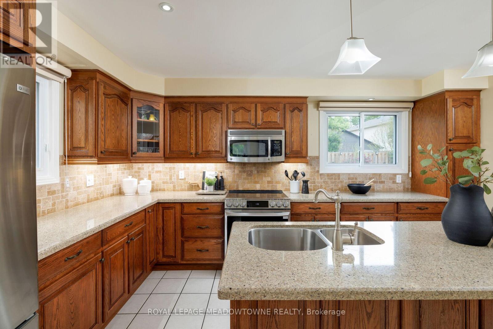521 Vanier Drive, Milton (Bm Bronte Meadows), Ontario  L9T 4S3 - Photo 4 - W12166268