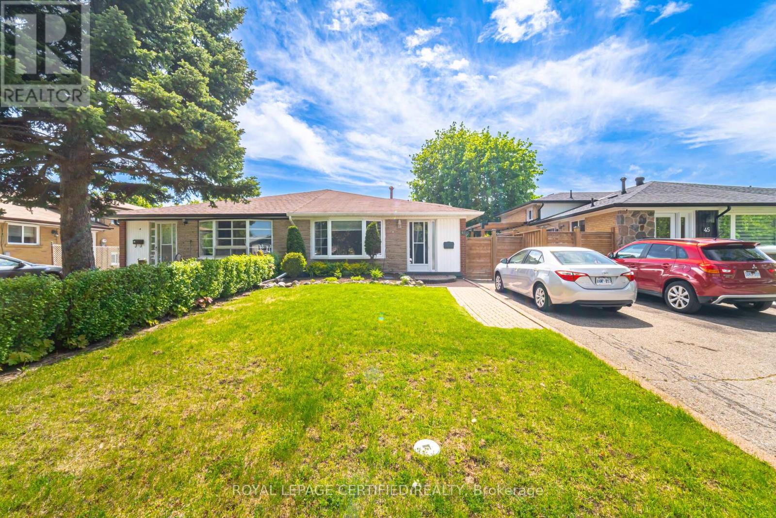 43 Grange Drive, Brampton, Ontario  L6X 2H1 - Photo 1 - W12166285