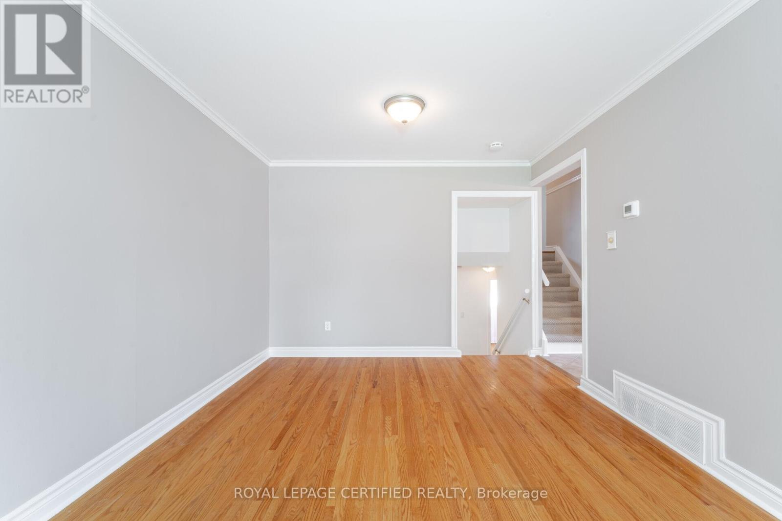 43 Grange Drive, Brampton (Northwood Park), Ontario  L6X 2H1 - Photo 11 - W12166285