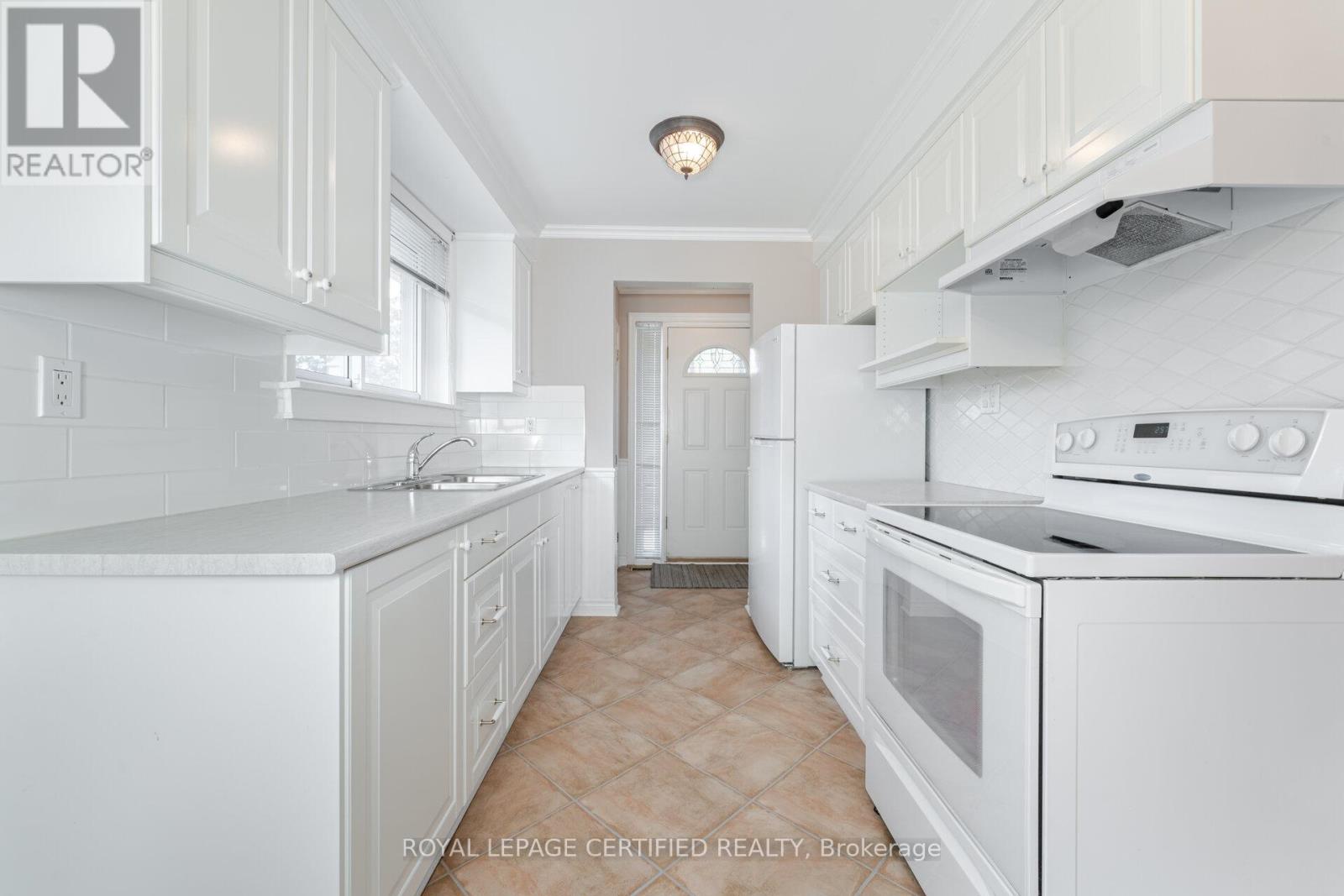 43 Grange Drive, Brampton, Ontario  L6X 2H1 - Photo 14 - W12166285