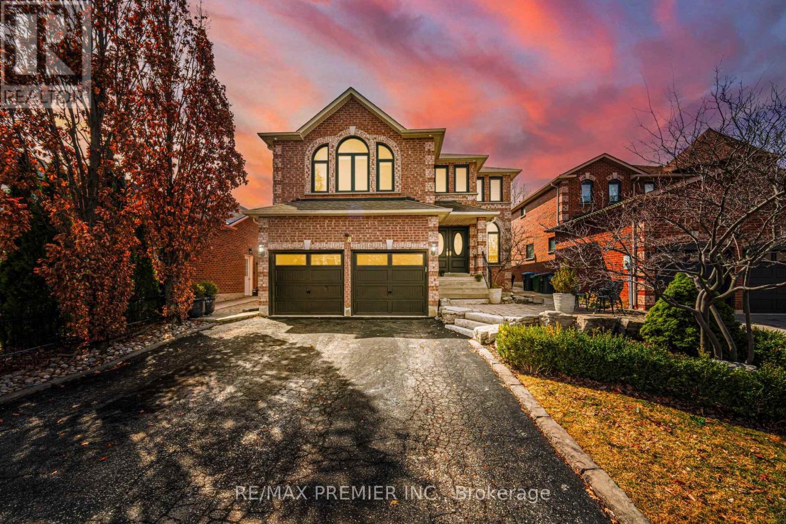 28 STRAWBERRY HILL COURT, Caledon, Ontario