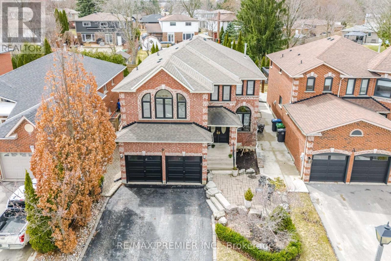 28 Strawberry Hill Court, Caledon, Ontario  L7E 1S1 - Photo 2 - W12166320