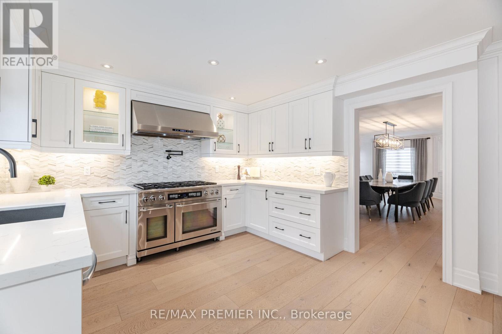 28 Strawberry Hill Court, Caledon, Ontario  L7E 1S1 - Photo 5 - W12166320