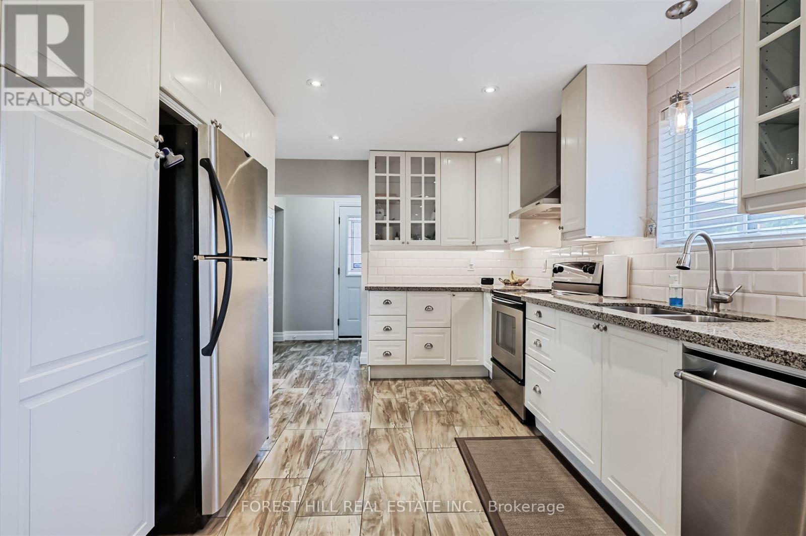 18 Kinnie Court, Toronto, Ontario  M3N 2R9 - Photo 11 - W12166321