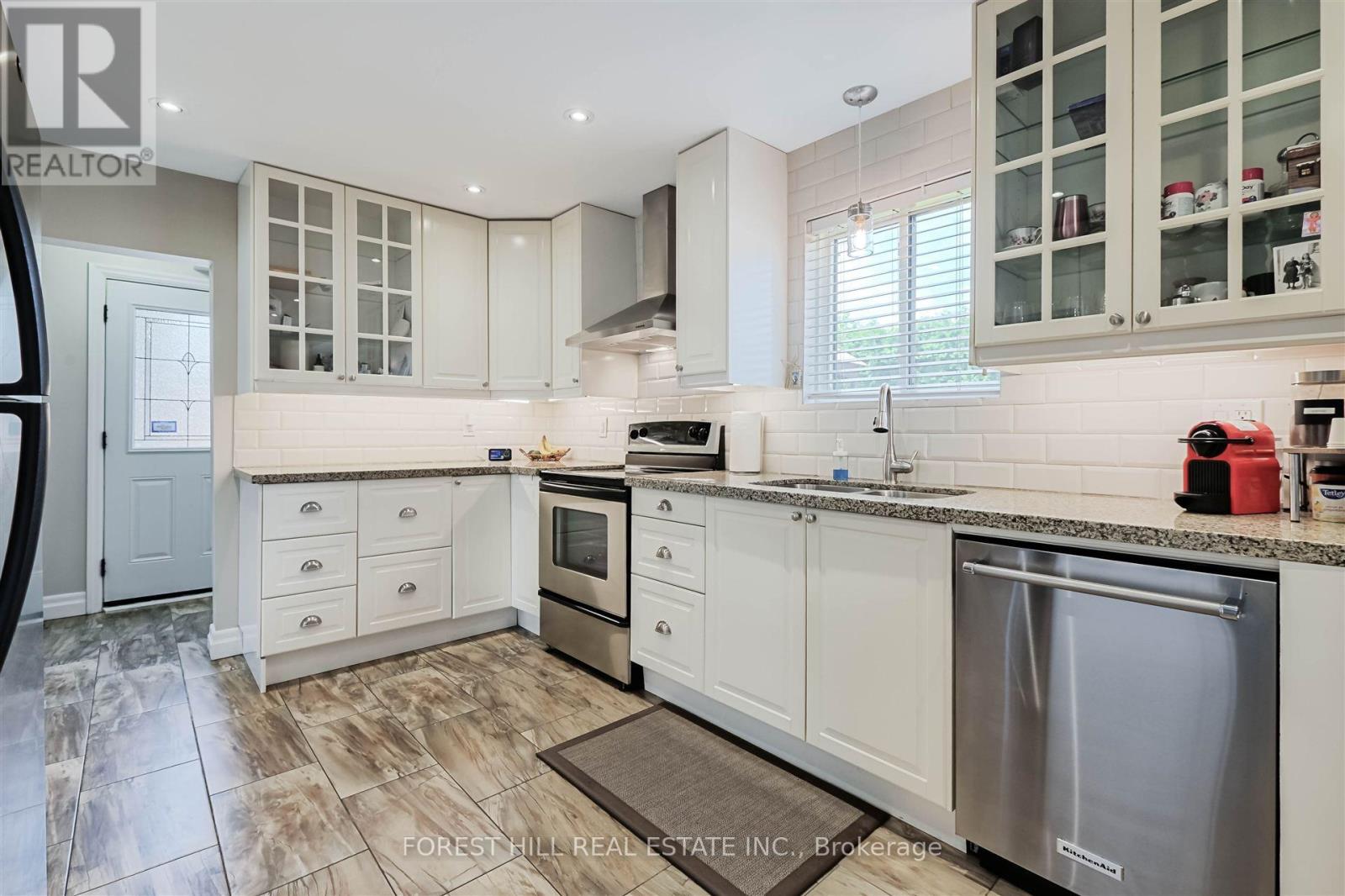 18 Kinnie Court, Toronto, Ontario  M3N 2R9 - Photo 12 - W12166321