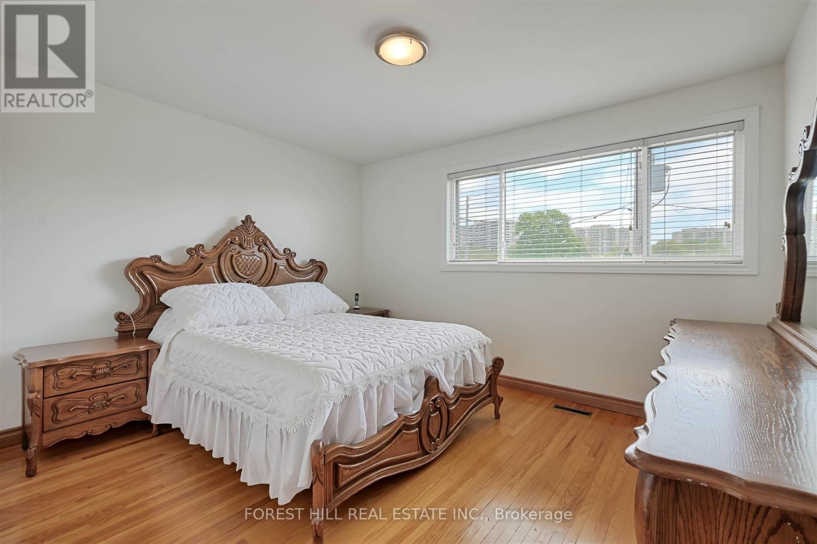 18 Kinnie Court, Toronto, Ontario  M3N 2R9 - Photo 16 - W12166321