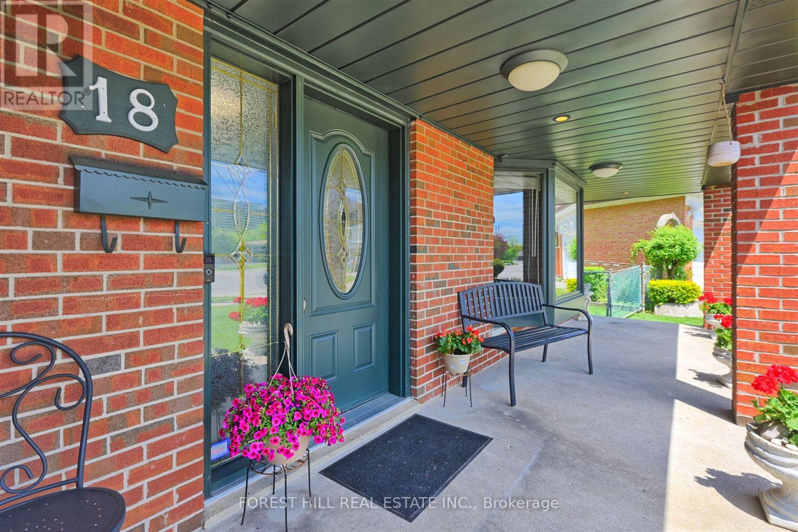 18 Kinnie Court, Toronto, Ontario  M3N 2R9 - Photo 3 - W12166321
