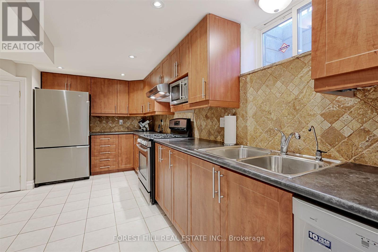 18 Kinnie Court, Toronto, Ontario  M3N 2R9 - Photo 32 - W12166321