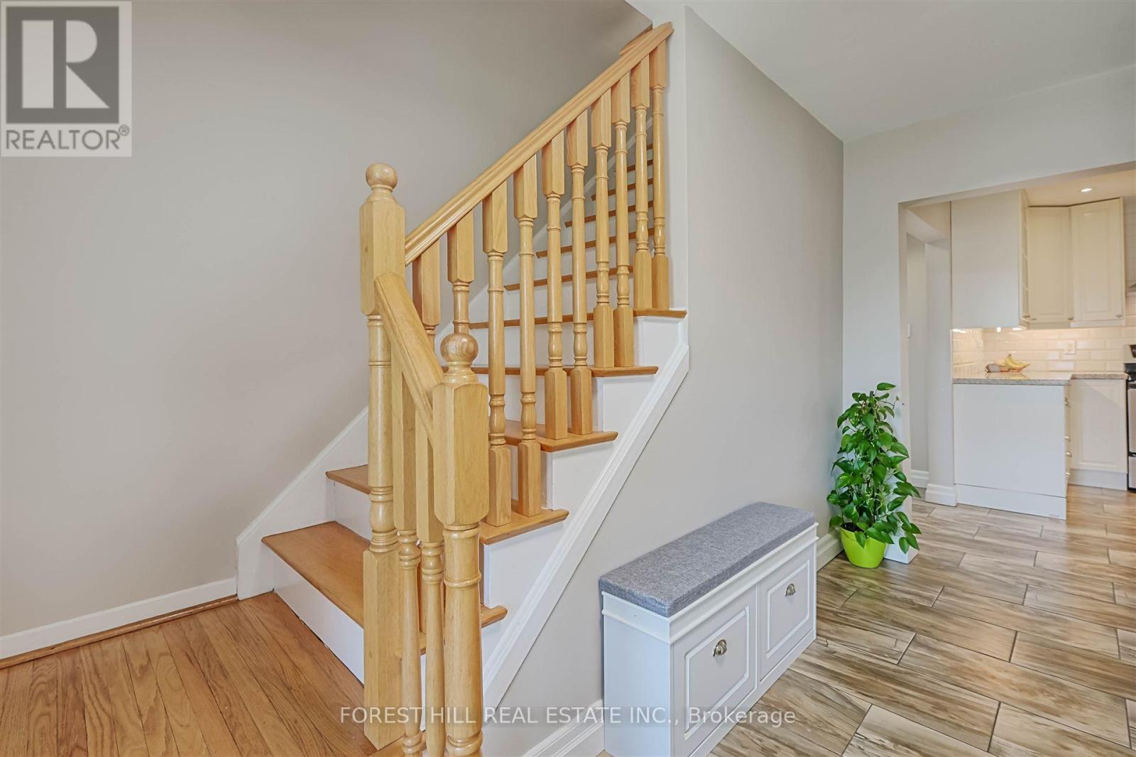 18 Kinnie Court, Toronto, Ontario  M3N 2R9 - Photo 4 - W12166321
