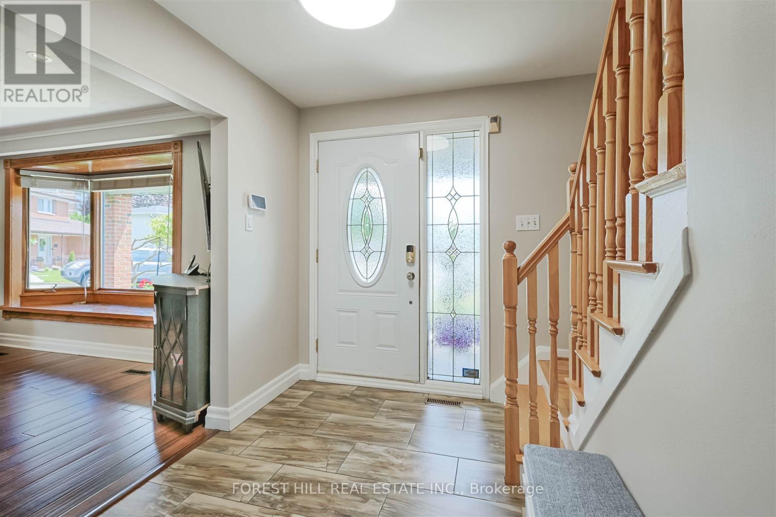 18 Kinnie Court, Toronto, Ontario  M3N 2R9 - Photo 5 - W12166321