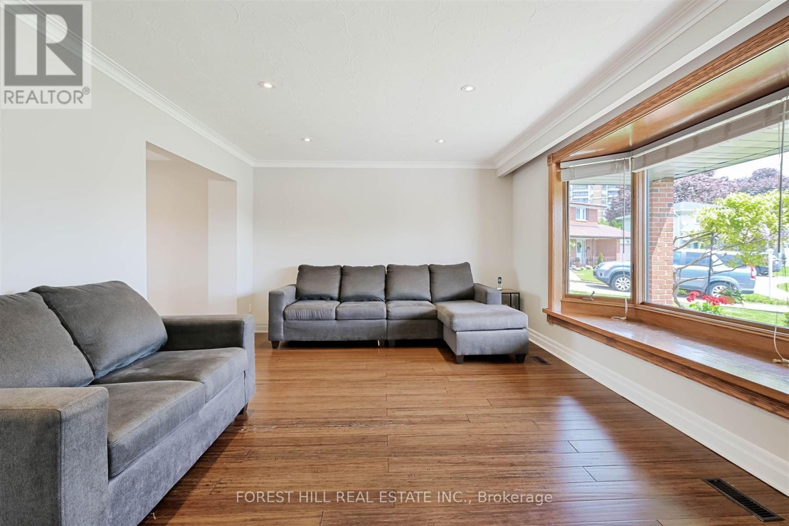 18 Kinnie Court, Toronto, Ontario  M3N 2R9 - Photo 6 - W12166321