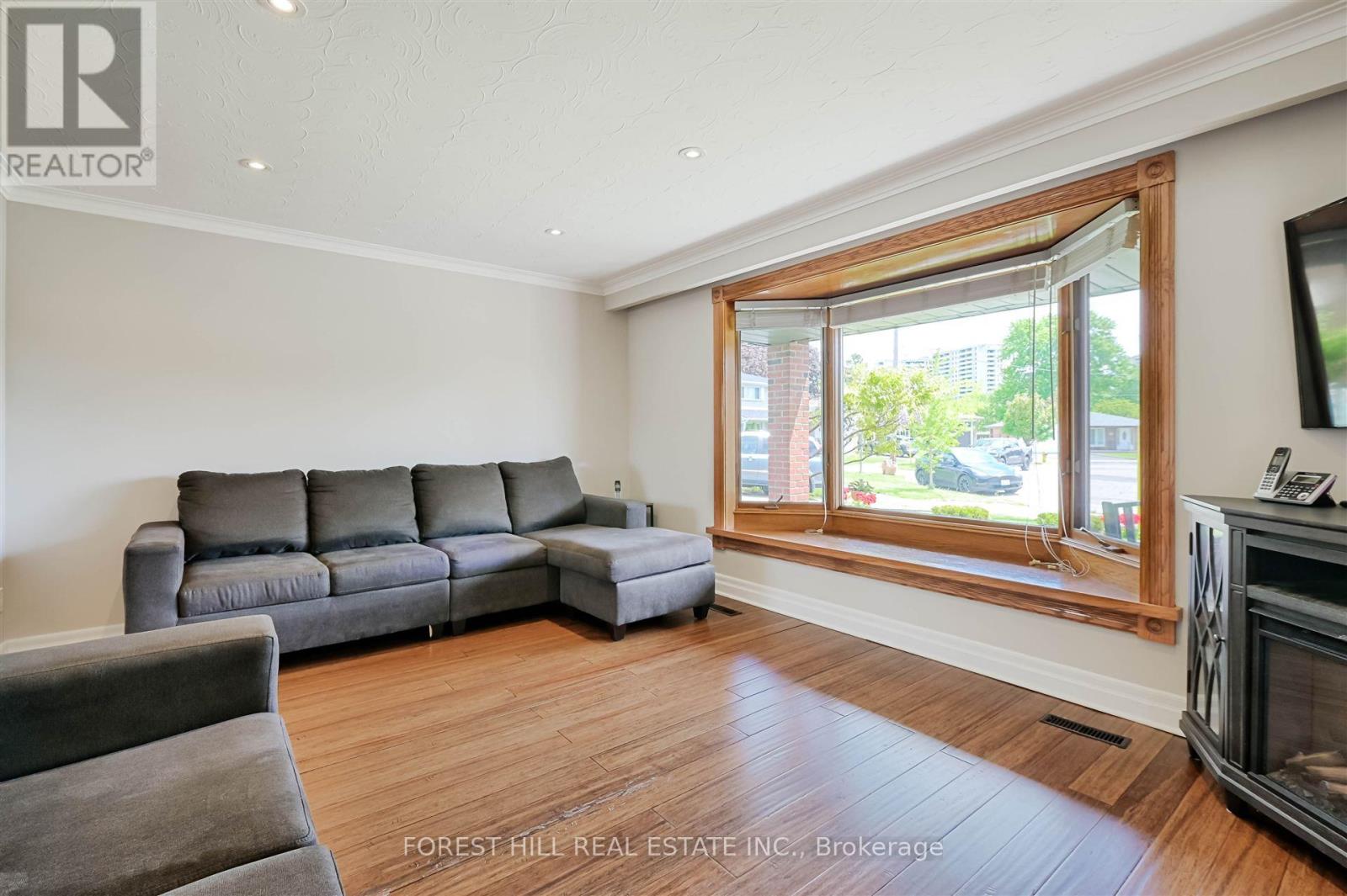 18 Kinnie Court, Toronto, Ontario  M3N 2R9 - Photo 7 - W12166321