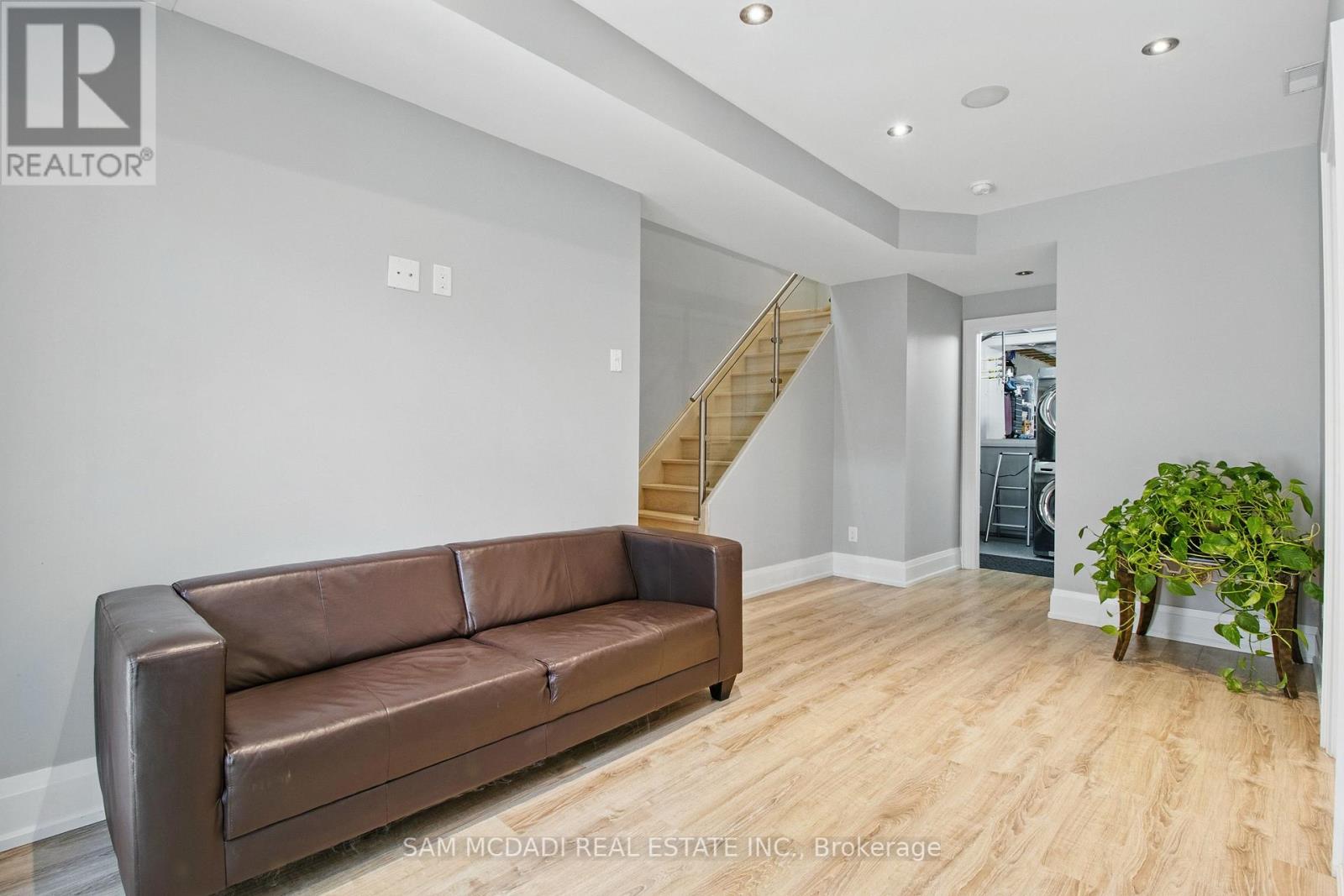 1050 Caven Street, Mississauga, Ontario  L5G 4J4 - Photo 22 - W12166354