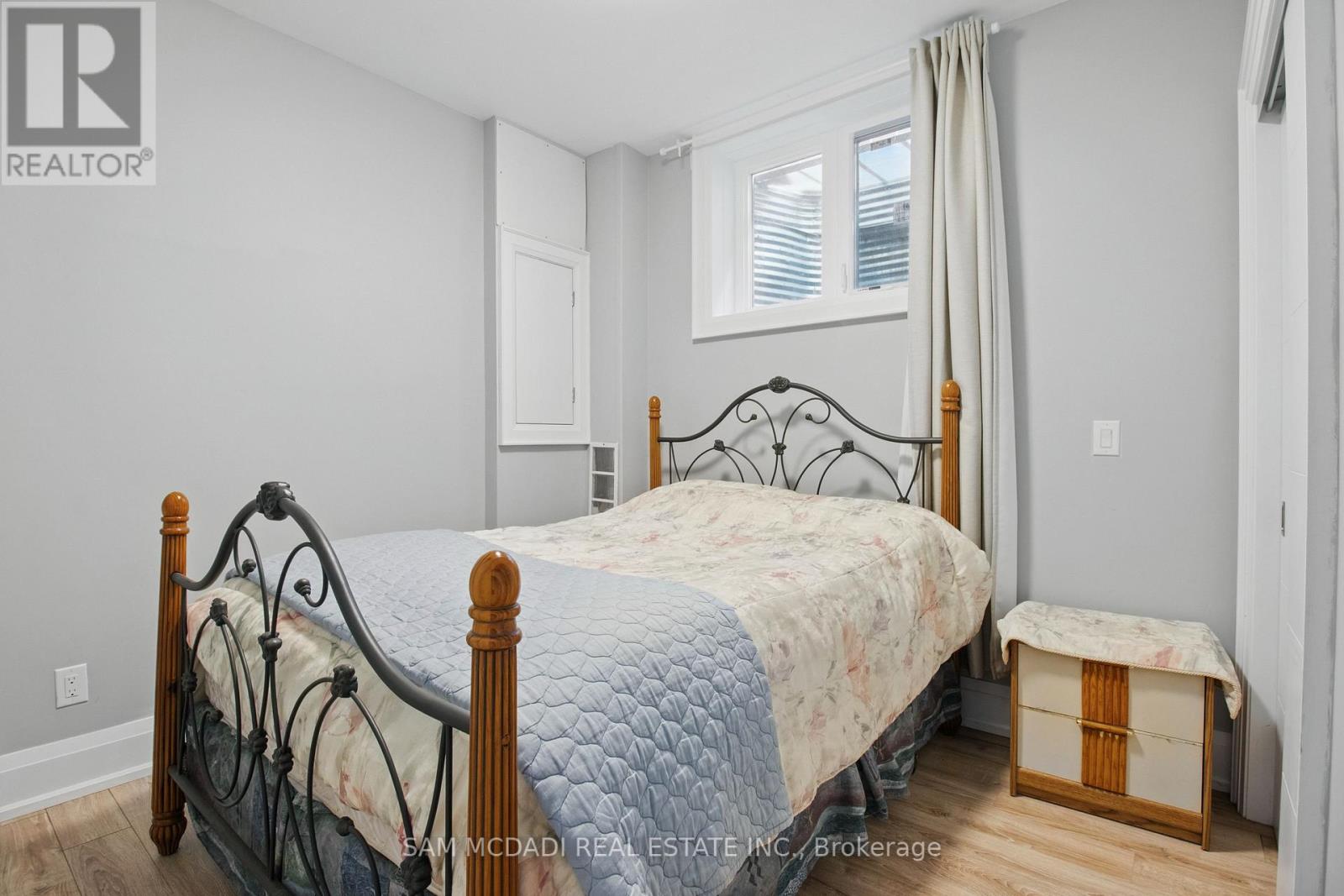 1050 Caven Street, Mississauga, Ontario  L5G 4J4 - Photo 27 - W12166354