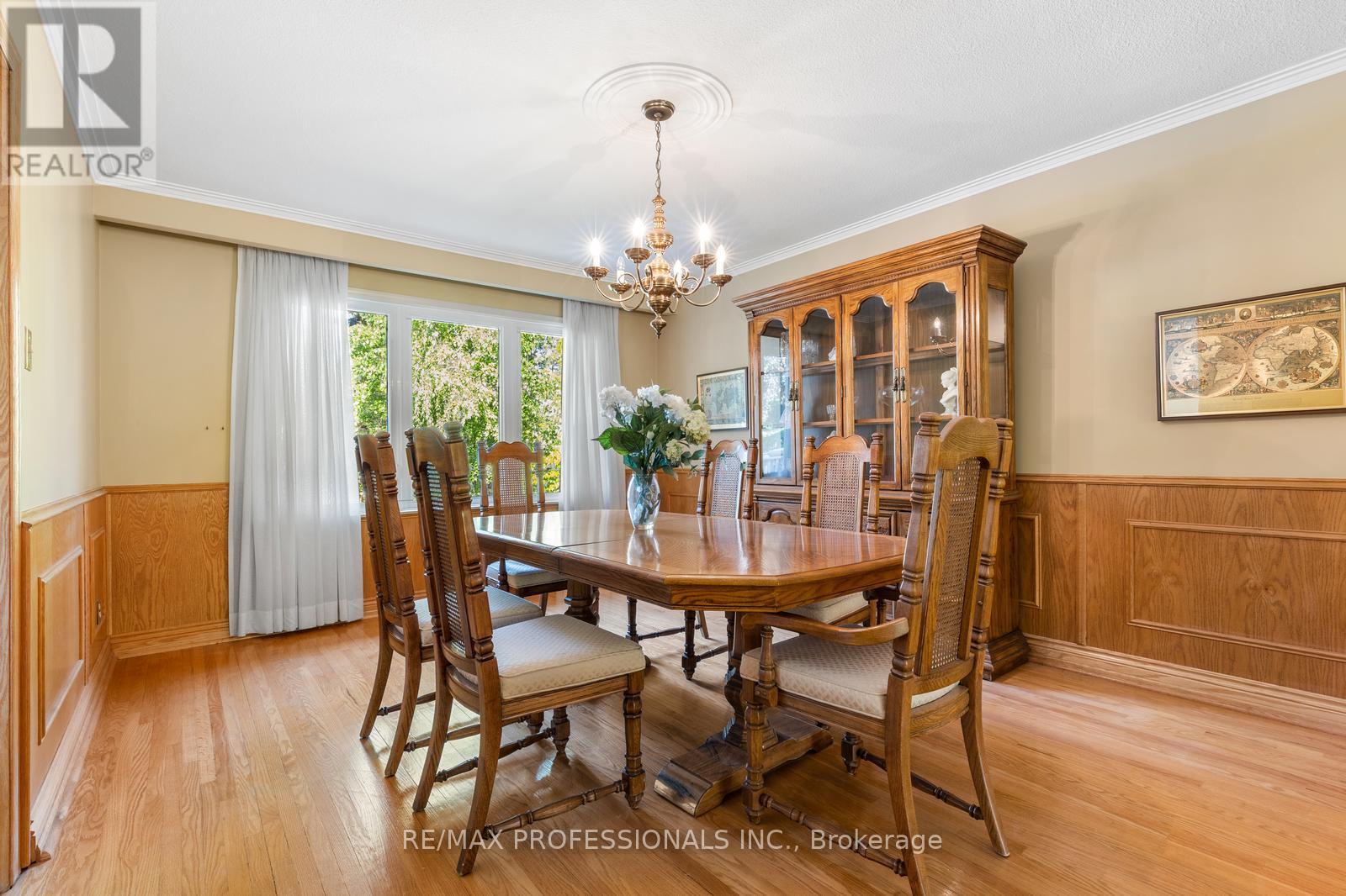 15 Warrender Avenue, Toronto (Princess-Rosethorn), Ontario  M9B 5Z3 - Photo 8 - W12166405