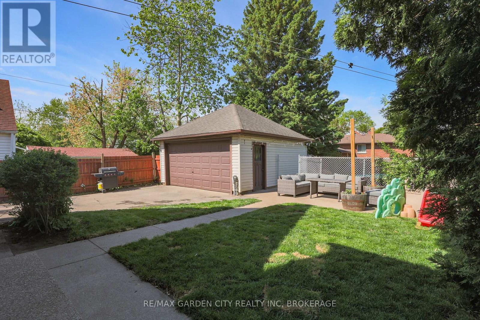 5953 Carlton Avenue, Niagara Falls, Ontario  L2G 5J6 - Photo 8 - X12166525