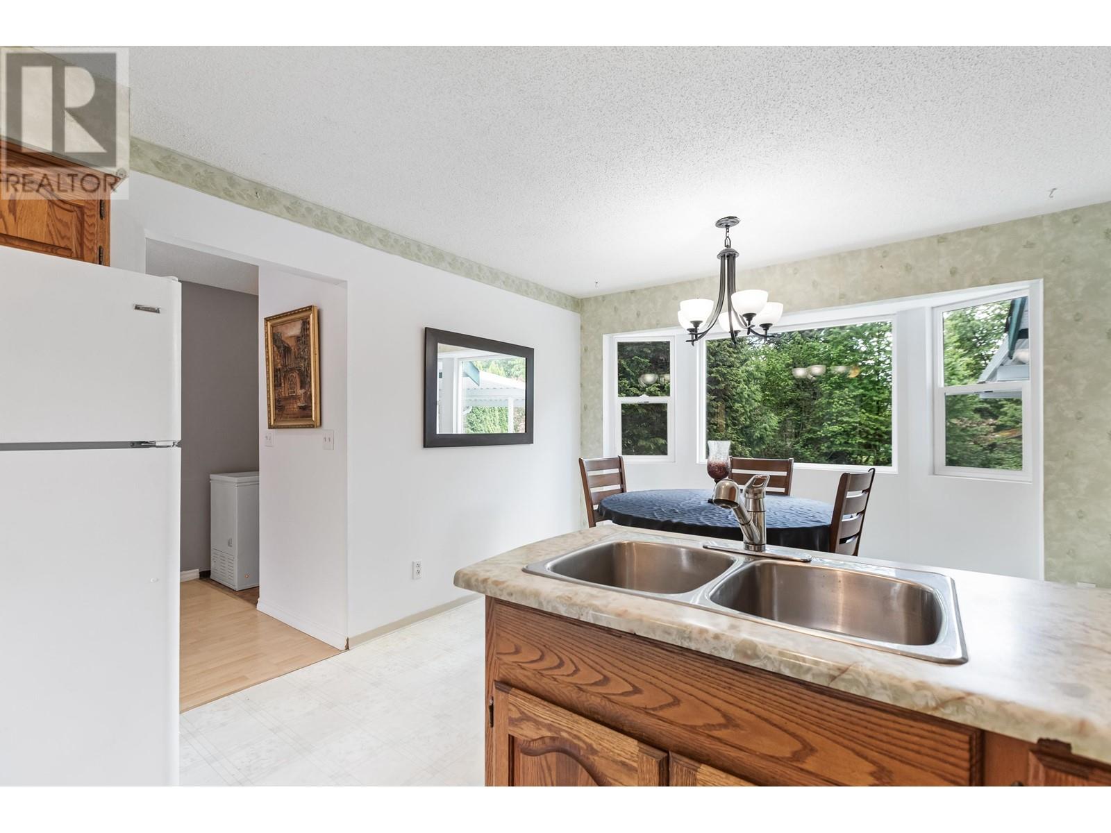 21048 Barker Avenue, Maple Ridge, British Columbia  V2X 8R6 - Photo 11 - R3005929
