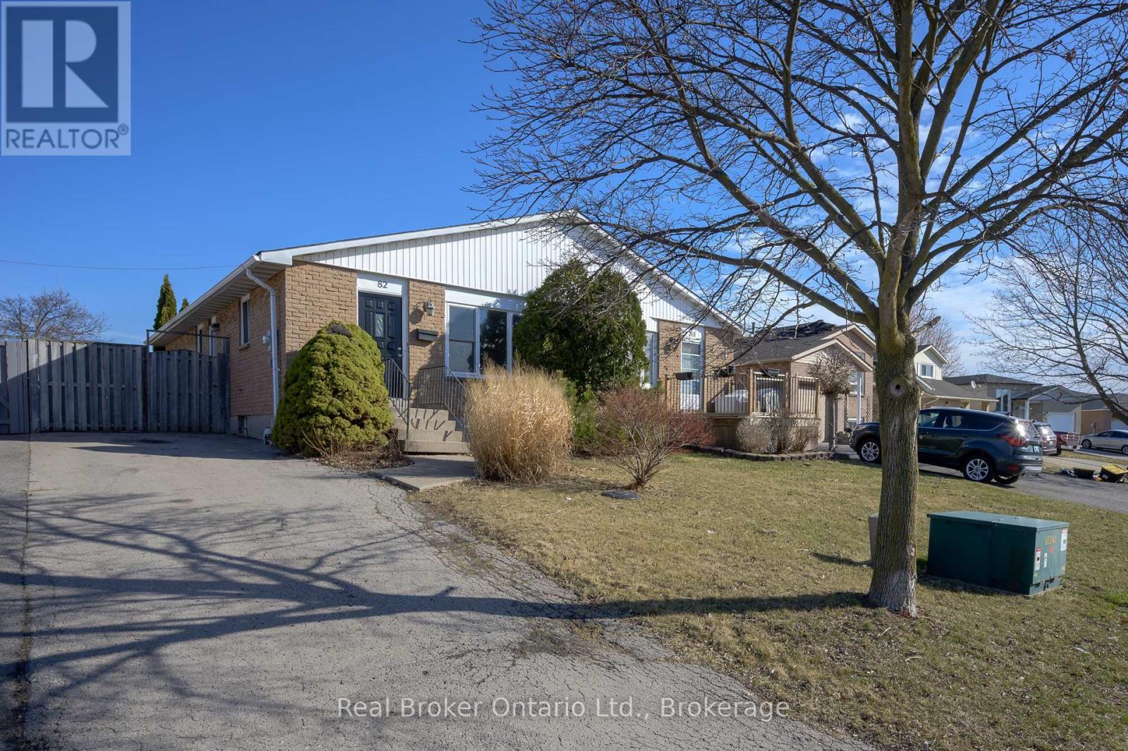 Property at 82 LAMPMAN CRESCENT image 1