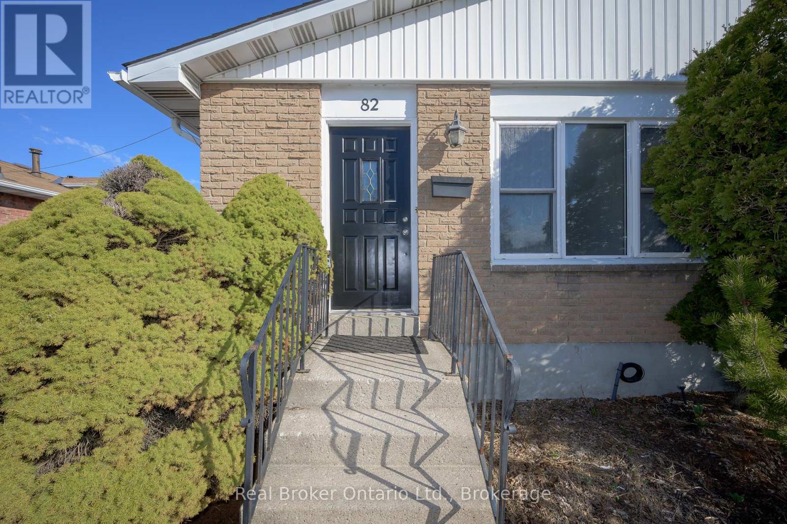 Property at 82 LAMPMAN CRESCENT image 3