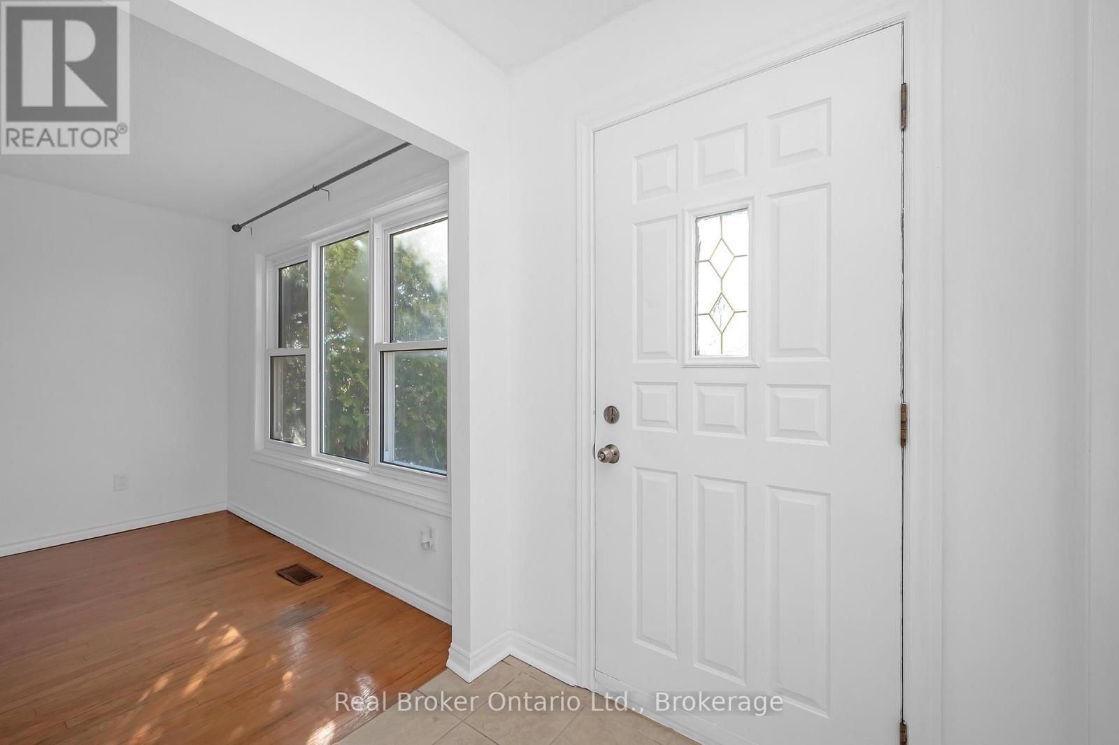 Property at 82 LAMPMAN CRESCENT image 4