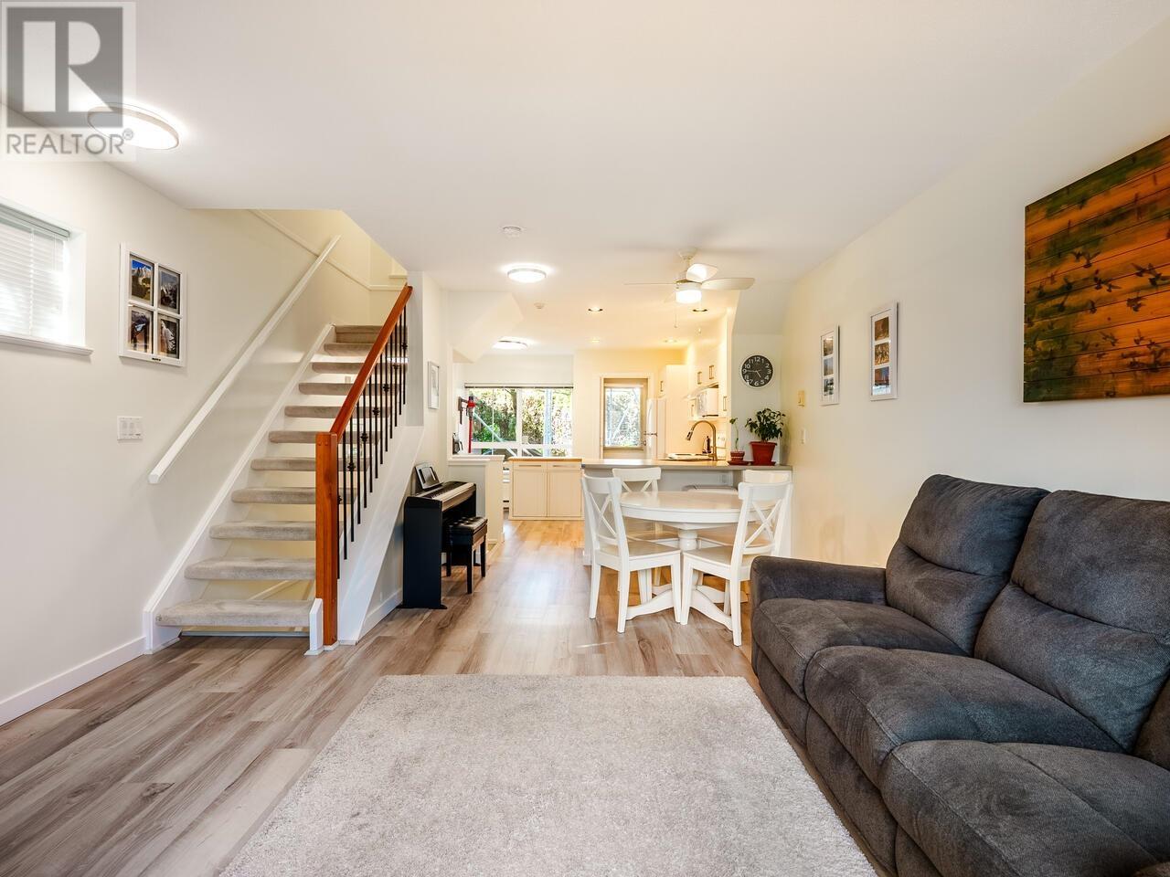 6711 Prenter Street, Burnaby, British Columbia  V5E 4K5 - Photo 5 - R3005969
