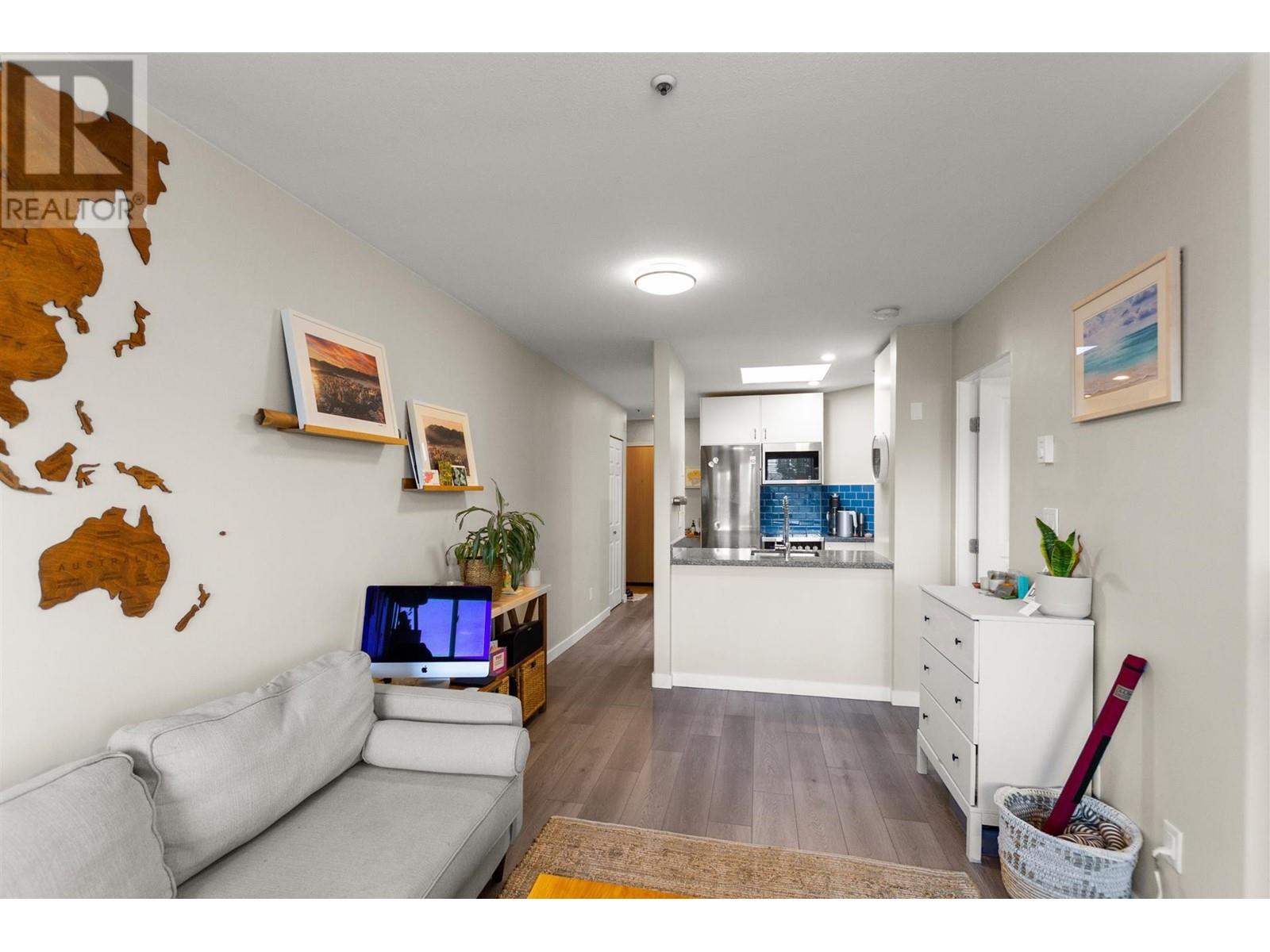 488 KINGSWAY, Vancouver, British Columbia