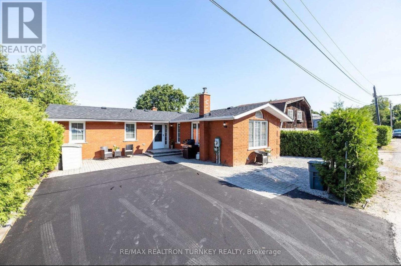 Property at 17 ALLEN'S LANE image 4