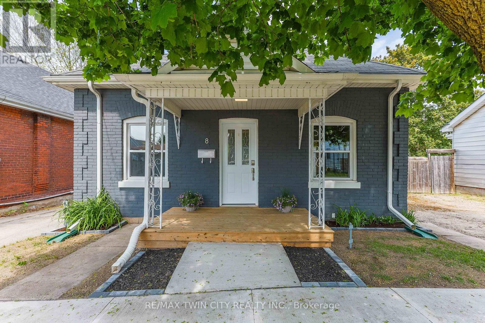 8 MAIN STREET, Brant, Ontario