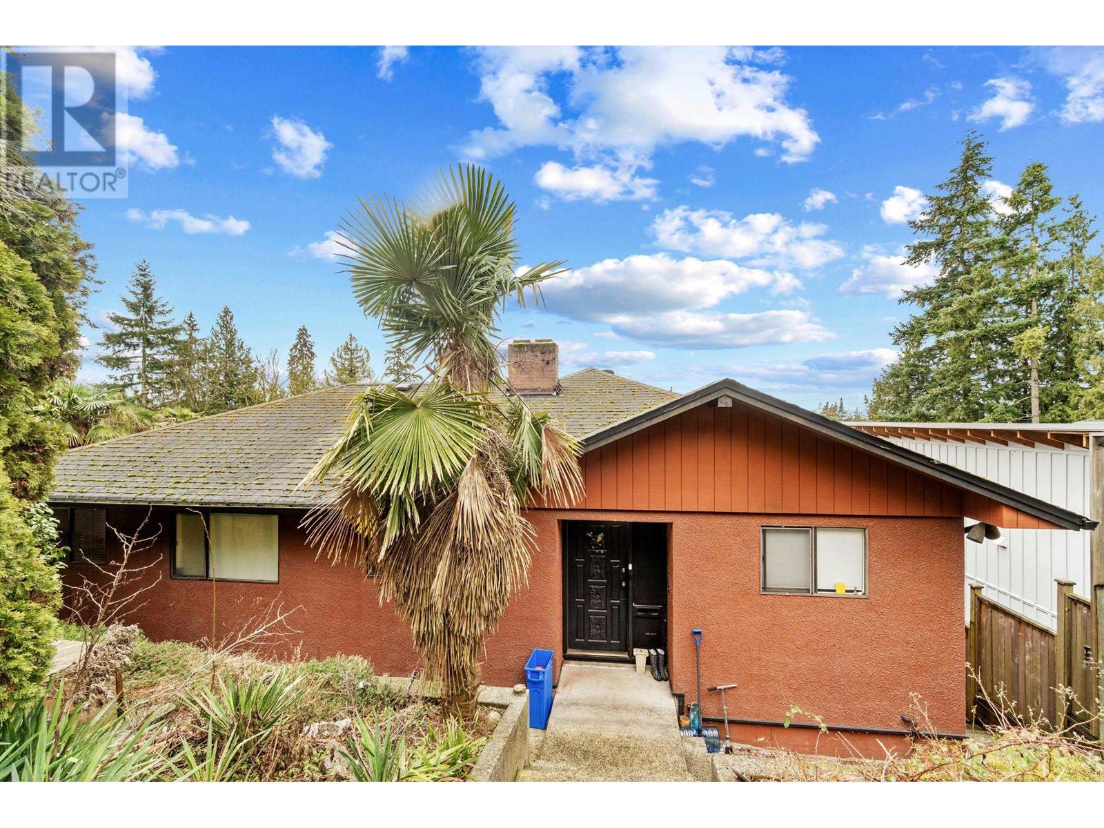 6352 Marine Drive, Burnaby, British Columbia  V3N 2Y3 - Photo 2 - R3005998