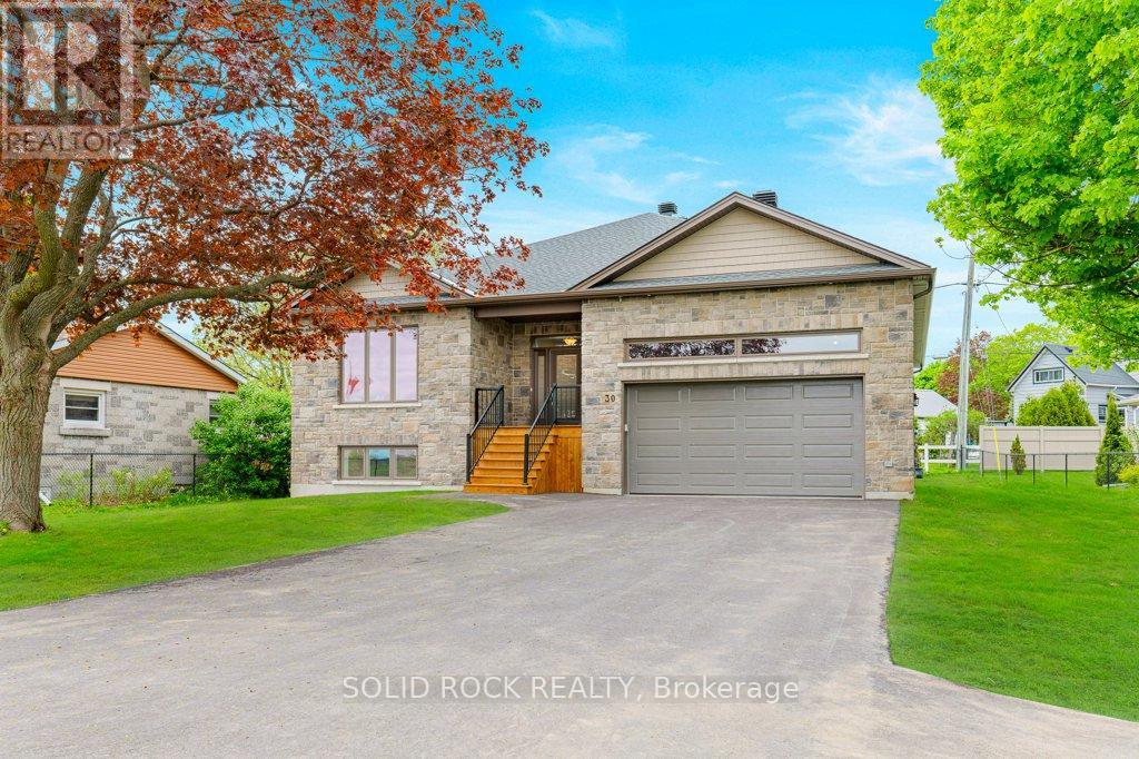 30 LAKEVIEW DRIVE, South Dundas, Ontario
