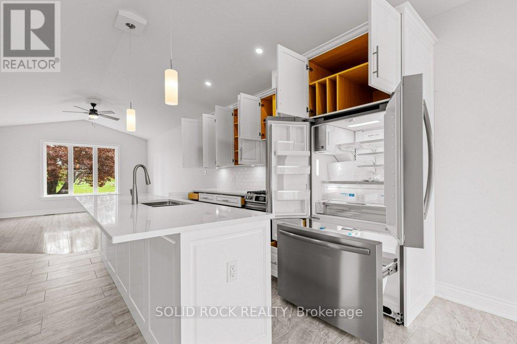 30 Lakeview Drive, South Dundas, Ontario  K0E 1K0 - Photo 15 - X12166485