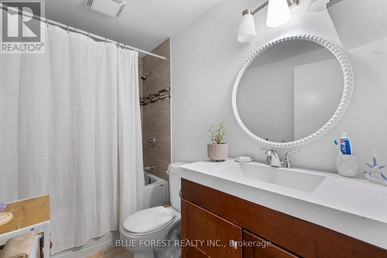 Photo 20 of 28 for 18 - 166 Southdale Road W