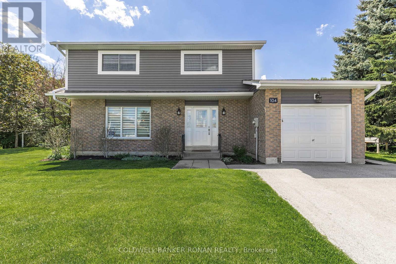 104 Nelson Street, Bradford West Gwillimbury, Ontario  L3Z 2B6 - Photo 1 - N12162163