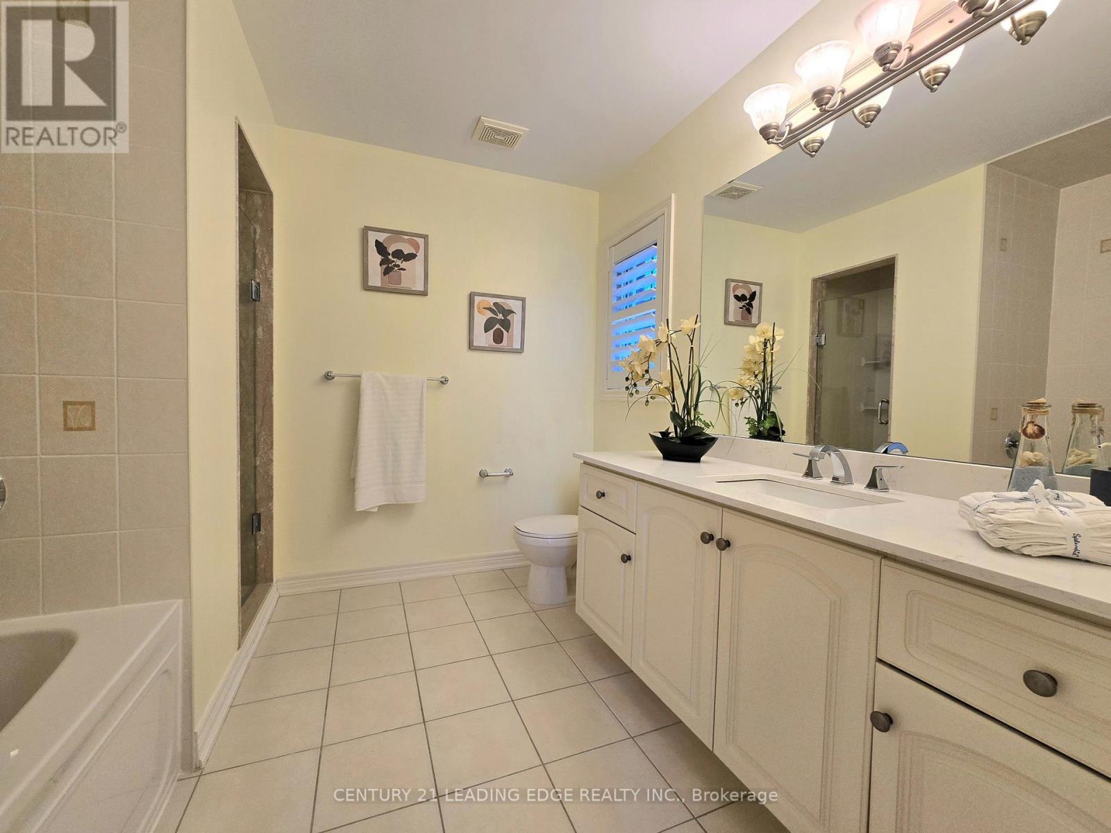 6 Castleglen Boulevard, Markham, Ontario  L6C 0A8 - Photo 22 - N12163005