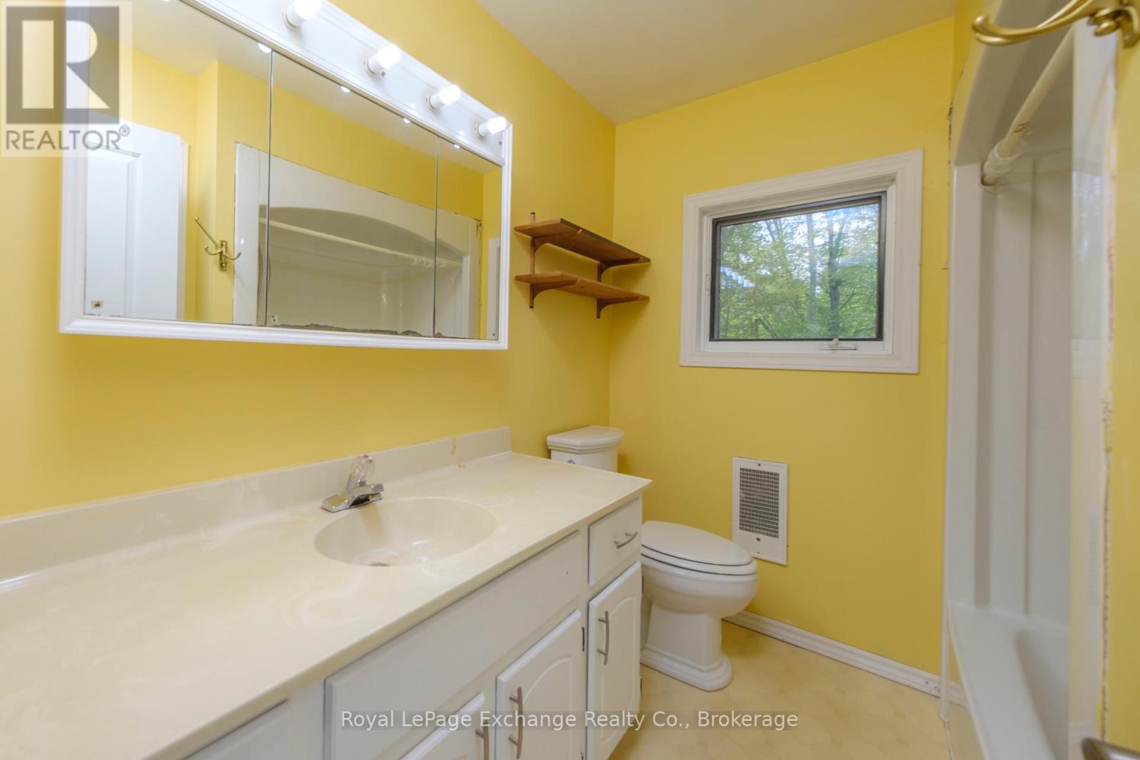 105 Lurgan Lane, Huron-Kinloss, Ontario  N2Z 2X3 - Photo 18 - X12166498