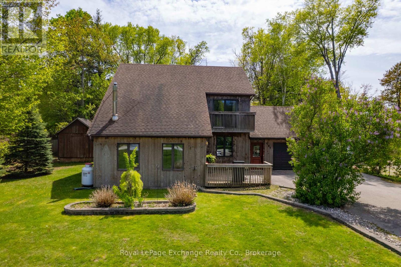 105 Lurgan Lane, Huron-Kinloss, Ontario  N2Z 2X3 - Photo 2 - X12166498