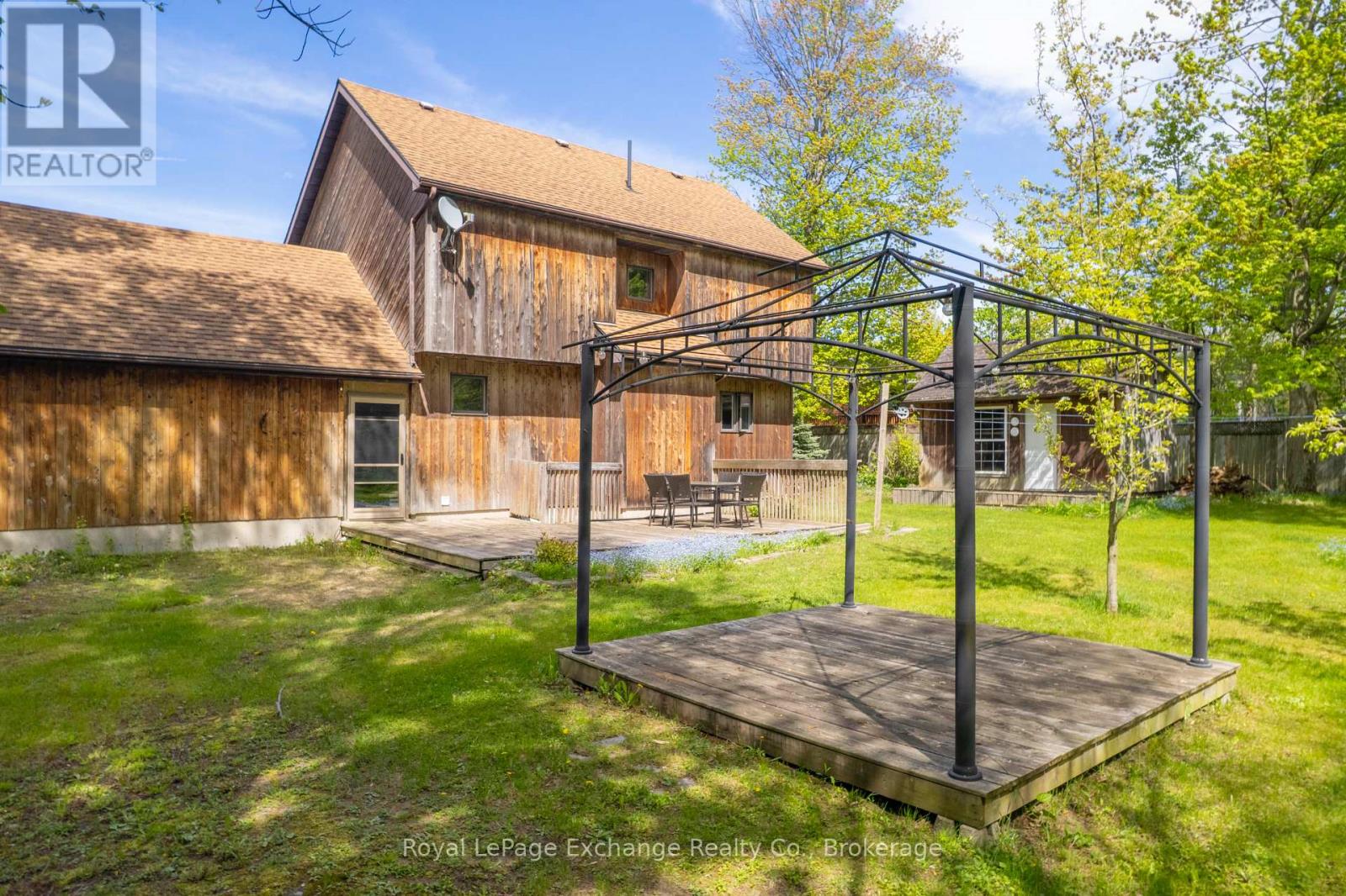 105 Lurgan Lane, Huron-Kinloss, Ontario  N2Z 2X3 - Photo 4 - X12166498