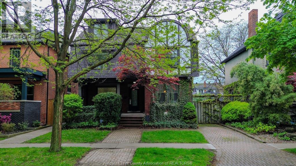 MLS# 25012775: 995 CHILVER, Windsor, Canada
