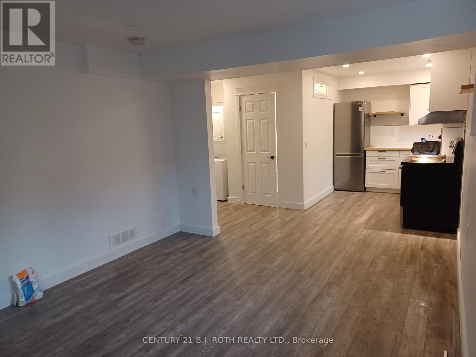 60 Riverdale Drive, Wasaga Beach, Ontario  L9Z 1G1 - Photo 25 - S12164802