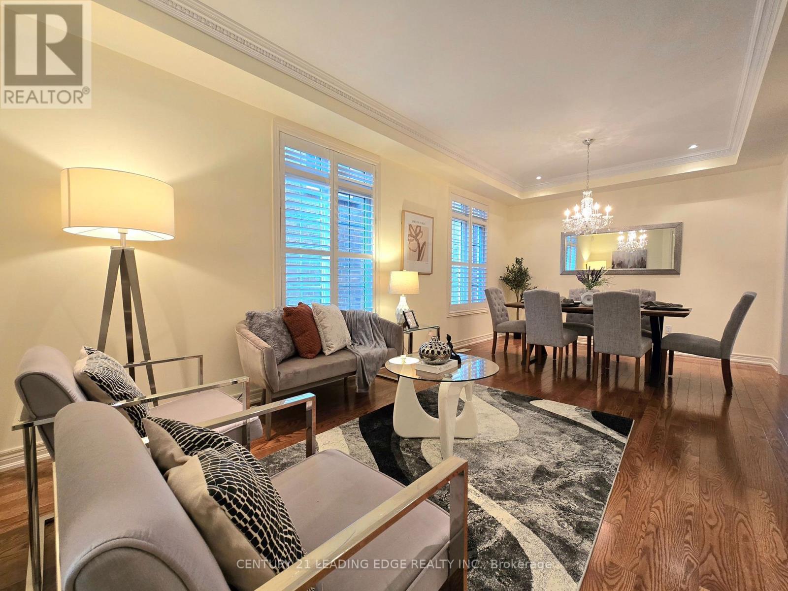 6 Castleglen Boulevard, Markham, Ontario  L6C 0A8 - Photo 4 - N12163005
