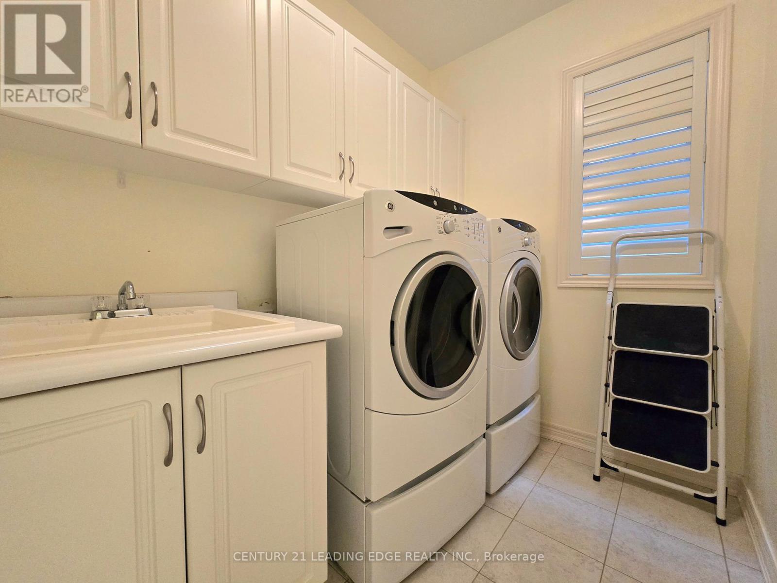 6 Castleglen Boulevard, Markham, Ontario  L6C 0A8 - Photo 8 - N12163005